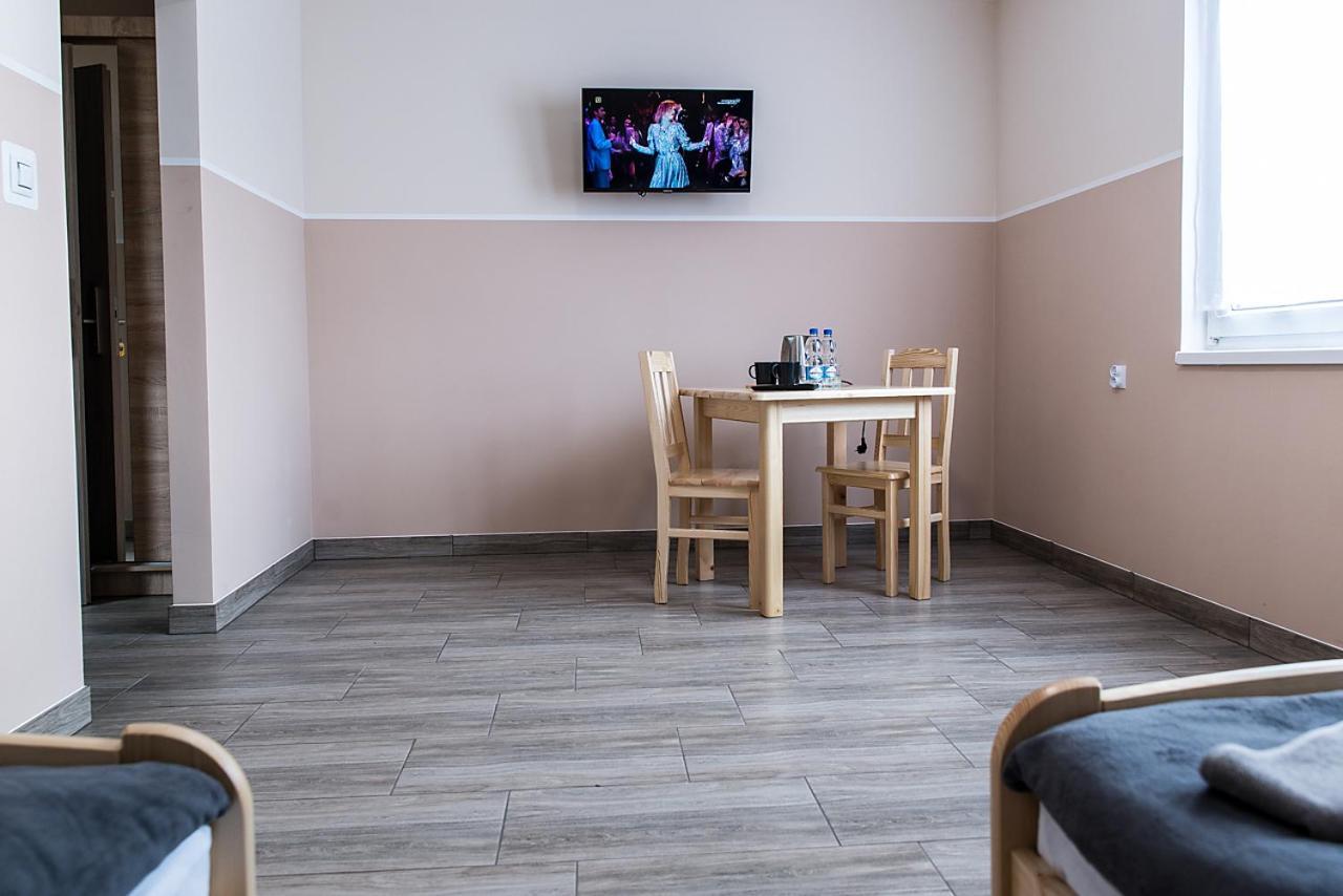 Dom Wycieczkowy "Na Stadionie" Hotel โควอตสโก ภายนอก รูปภาพ